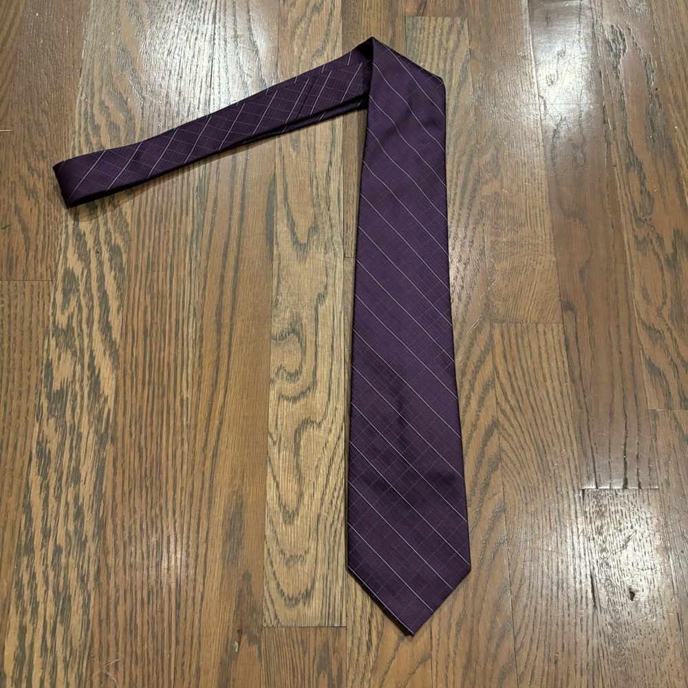 Calvin Klein 100% Silk Purple Striped Necktie